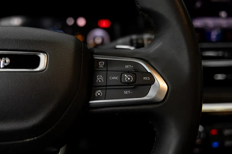 Jeep JEEP COMMANDER T380 DIESEL 4X4  7 LUGARES 2022 — foto 9