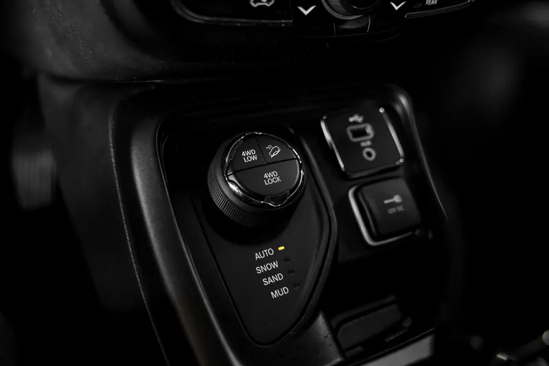 Jeep JEEP COMPASS DIESEL 4X4 LONGITUDE TOP 2018 — foto 15
