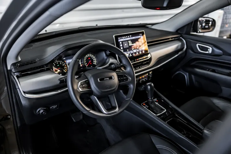 Jeep JEEP COMPASS T270 LONGITUDE TOP 2024 CINZA MOONSTONE 2024 — foto 6