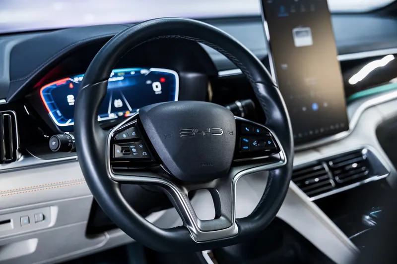 BYD BYD SONG PLUS HYBRIDO 2024 TETO PANORAMICO  2024 — foto 10