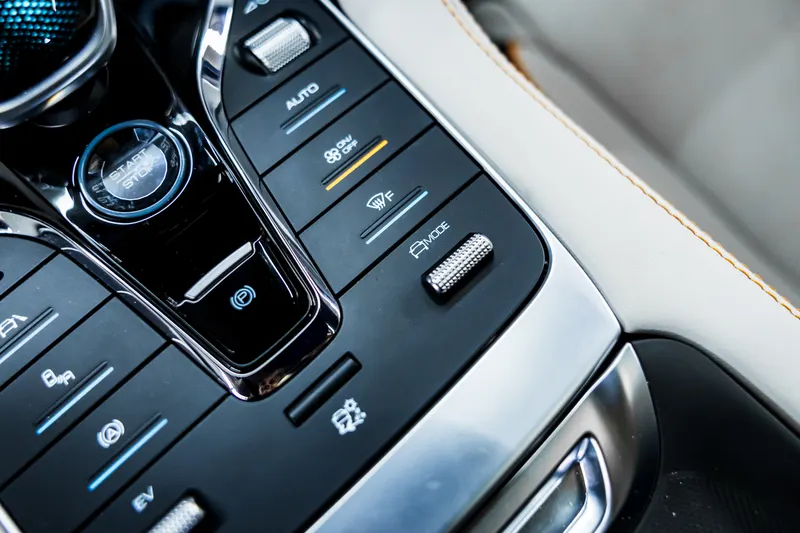 BYD BYD SONG PLUS HYBRIDO 2024 TETO PANORAMICO  2024 — foto 12