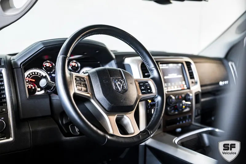 Outra RAM LARAMIE 4X4 V8 5.7 2023 — foto 15