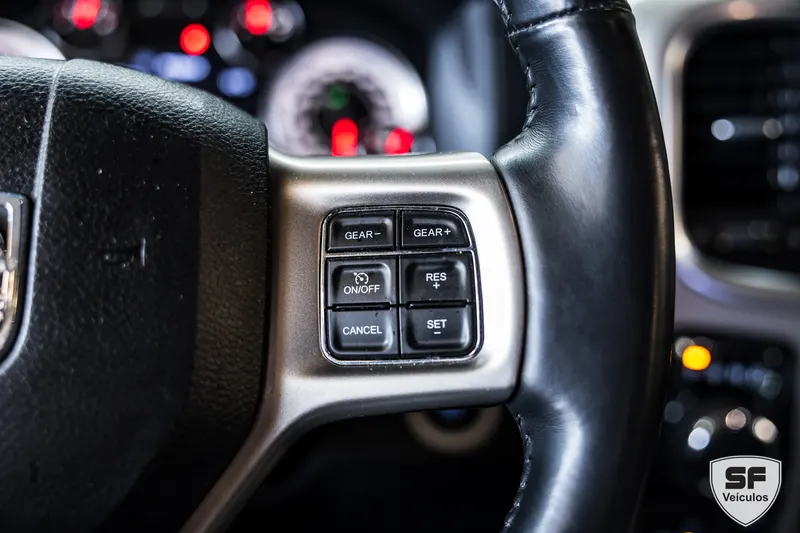 Outra RAM LARAMIE 4X4 V8 5.7 2023 — foto 6