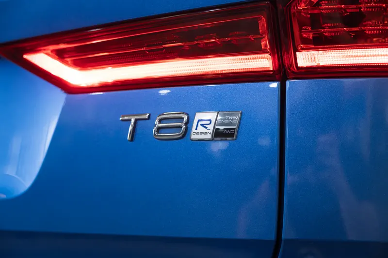 Volvo VOLVO XC60 T8 HYBRID R-DESIGN AWD  TOP 2019 — foto 17