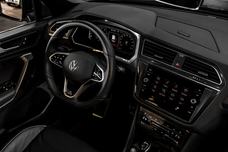 VW VW TIGUAN R-LINE 2.0 300 TSI 2024 2024 — foto 8